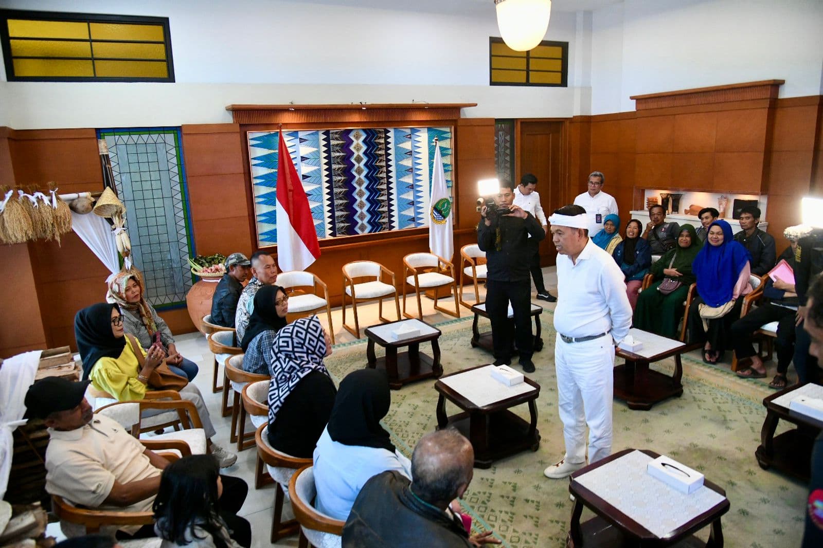 Serahkan Bantuan untuk Korban Bencana Longsor di Lembang, KDM Janji Siapkan Relokasi Tempat Tinggal