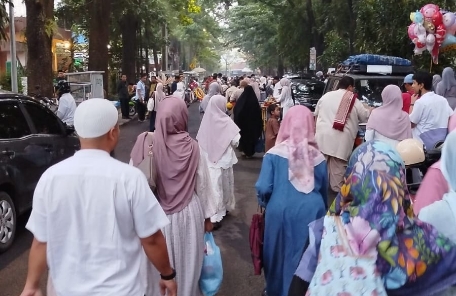 Ribuan Warga Muhammadiyah Bandung Gelar Salat Idul Fitri 1447 H di Lapangan Lodaya
